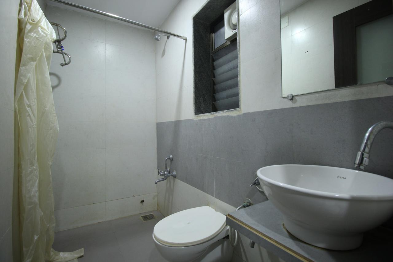 New Rajdhani Hotel Vadodara Exterior photo