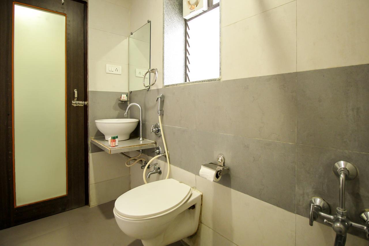 New Rajdhani Hotel Vadodara Exterior photo