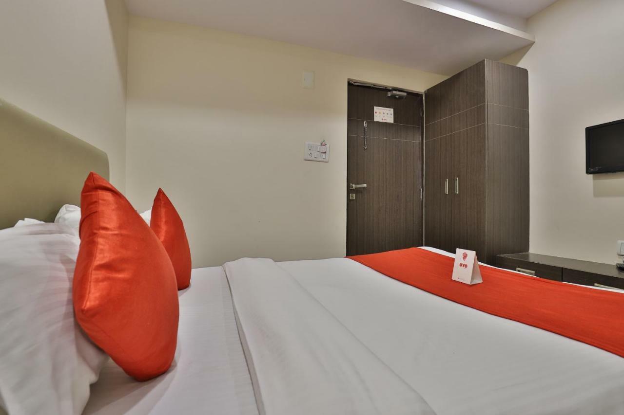New Rajdhani Hotel Vadodara Exterior photo